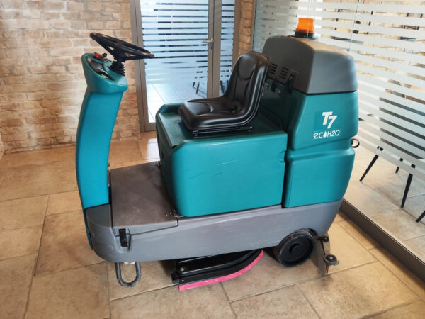 Használt Tennant T7 ráülős súrolóautomata